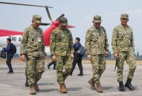 Panglima Kodam IV/Diponegoro Mayjen TNI Achiruddin, S.E., M.Han., mengantarkan keberangkatan Panglima TNI Jenderal TNI Agus Subiyanto beserta rombongan di Lanud Adisutjipto, Daerah Istimewa Yogyakarta,( Dok - Foto )