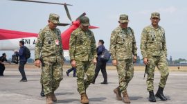 Panglima Kodam IV/Diponegoro Mayjen TNI Achiruddin, S.E., M.Han., mengantarkan keberangkatan Panglima TNI Jenderal TNI Agus Subiyanto beserta rombongan di Lanud Adisutjipto, Daerah Istimewa Yogyakarta,( Dok - Foto )