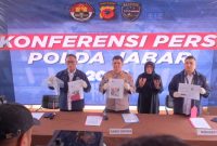Kabid Humas Polda Jabar Kombes Pol Hendra Rochmawan S.I.K., M.H menegaskan bahwa penyidik kini tengah mendalami alur transaksi keuangan yang digunakan tersangka,( Dok - Foto )