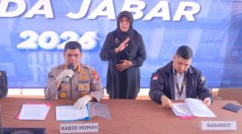 Kabid Humas Polda Jabar Kombes Pol Hendra Rochmawan S.I.K., M.H menegaskan komitmen pihak kepolisian dalam menindak tegas segala bentuk provokasi digital yang berpotensi memecah belah dan mengganggu stabilitas keamanan,( Dok - Foto )