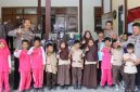 Kapolres Kebumen dalam penyerahan bantuan,( Dok - Foto )