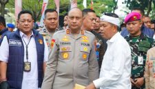 Kapolda Jabar Irjen Pol Pipit Rismanto bersama Gubernur Jawa Barat Dedi Mulyadi di Mapolda Jawa Barat, ( Dok - Foto )