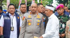 Kapolda Jabar Irjen Pol Pipit Rismanto bersama Gubernur Jawa Barat Dedi Mulyadi di Mapolda Jawa Barat, ( Dok - Foto )