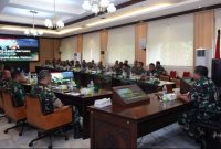 Kasdam IV/Diponegoro Brigjen TNI Mohammad Andhy Kusuma, S.Sos., M.M., M.Han., CFrA., menerima Paparan Rencana Garis Besar (RGB) Rapat Evaluasi Program Kerja dan Anggaran (Progjagar) Kodam IV/Diponegoro Semester I TA. 2026,( Dok - Foto)