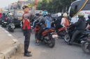 Polda Jabar menggelar aksi serentak Pergelaran Personel Pengaturan Lalu Lintas di berbagai titik rawan kemacetan,( Dok - Foto )