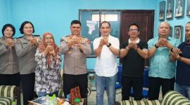 (Kabid Humas) Polda Jawa Barat Kombes Pol. Hendra Rochmawan, S.I.K., M.H., mengajak seluruh insan pers yang tergabung dalam Persatuan Wartawan Indonesia (PWI) untuk bersama-sama menjaga dan merawat Jawa Barat melalui pemberitaan yang edukatif, konstruktif, serta berimbang,( Dok - Foto )