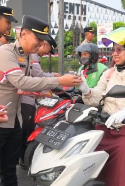 Semarak HUT ke-81 RI, Polda Jabar Hadir Tebar Semangat Merah Putih dan Kepedulian
