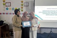 Seminar tersebut menghadirkan Dena Noor Fuzi Raswati, S.Pd. sebagai narasumber,( Dok - Foto )
