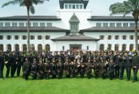 Kapolda bersama PJU Polda Jawa Barat Foto bersama Jajaran Pemprov Jabar,( Dok - Foto )