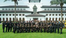 Kapolda bersama PJU Polda Jawa Barat Foto bersama Jajaran Pemprov Jabar,( Dok - Foto )