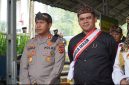 Kabid Humas Polda Jabar Kombes Pol Hendra Rochmawan S.I.K., M.H menerima penghargaan Galunggung Award 2026 dari Majelis Adat Sunda Jawa Barat (MASDA Jabar) dan Forum Silaturahmi Sunda Sabuana di Batu Ampar, Kecamatan Sariwangi, Kabupaten Tasikmalaya, Selasa (18/8/2026),( Dok - Foto )