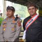 Kabid Humas Polda Jabar Kombes Pol Hendra Rochmawan S.I.K., M.H menerima penghargaan Galunggung Award 2026 dari Majelis Adat Sunda Jawa Barat (MASDA Jabar) dan Forum Silaturahmi Sunda Sabuana di Batu Ampar, Kecamatan Sariwangi, Kabupaten Tasikmalaya, Selasa (18/8/2026),( Dok - Foto )