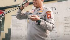 Kapolres Cimahi AKBP Moh. Faruk Rozi, S.H., S.I.K., M.Si. memimpin apel pagi personel di Lapangan Apel Polres Cimahi. Dalam kegiatan tersebut, Kapolres memberikan sejumlah arahan terkait pelaksanaan tugas dan tanggung jawab anggota,( Dok - Foto )