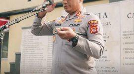 Kapolres Cimahi AKBP Moh. Faruk Rozi, S.H., S.I.K., M.Si. memimpin apel pagi personel di Lapangan Apel Polres Cimahi. Dalam kegiatan tersebut, Kapolres memberikan sejumlah arahan terkait pelaksanaan tugas dan tanggung jawab anggota,( Dok - Foto )