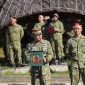 Danrem 062/Tn Kolonel Inf Dadi Sutandi, S.E., M.M., memimpin kegiatan Kirab Bendera Merah Putih sepanjang 1 kilometer serta 1000 Bendera di kawasan Gunung Papandayan, Ds. Karamat Wangi, Kec. Cisurupan, Kab. Garut, Selasa (18/08/2026),( Dok - Foto )