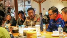 Kapolres Cimahi AKBP Moh Faruk Rozi melaksanakan kegiatan silaturahmi bersama Serikat Pekerja/Serikat Buruh (SP-SB) Kota Cimahi dan Kabupaten Bandung Barat dalam rangka mempererat komunikasi,( Dok - Foto )