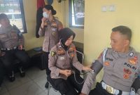 Tim Kedokteran dan Kesehatan (Dokkes) Polda Jabar menerjunkan personilnya untuk memantau dan memeriksa langsung kondisi kesehatan para personel,( Dok - Foto )