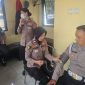 Tim Kedokteran dan Kesehatan (Dokkes) Polda Jabar menerjunkan personilnya untuk memantau dan memeriksa langsung kondisi kesehatan para personel,( Dok - Foto )