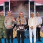 Wakapolri Komjen Pol. Prof. Dr. H. Dedi Prasetyo, M.Hum., M.Si., M.M bagikan 1.000 paket bantuan sosial untuk para petani dan masyarakat di kaki Gunung Gede Pangrango tepatnya di Kampung Maleber, Desa Ciherang, Kecamatan Pacet, Kabupaten Cianjur, ( Dok - Foto )