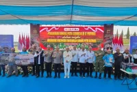 Raut bahagia terpancar dari 1.000 petani di kaki Gunung Gede Pangrango tepatnya di Kampung Maleber Desa Ciherang Kecamatan Pacet, Kabupaten Cianjur usai menerima bantuan sosial langsung dari Wakapolri Komjen Pol. Prof. Dr. H. Dedi Prasetyo, M.Hum., M.Si., M.M.,( Dok - Foto )