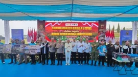Raut bahagia terpancar dari 1.000 petani di kaki Gunung Gede Pangrango tepatnya di Kampung Maleber Desa Ciherang Kecamatan Pacet, Kabupaten Cianjur usai menerima bantuan sosial langsung dari Wakapolri Komjen Pol. Prof. Dr. H. Dedi Prasetyo, M.Hum., M.Si., M.M.,( Dok - Foto )