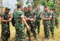 Pangdam IV/Diponegoro Mayjen TNI Achiruddin, S.E., M.Han., meninjau langsung kondisi personel dan lingkungan Yonif TP 455/Satria Pandanaran di Marshalling Area (MA) Kolat Rindam IV/Diponegoro, Bantir, Desa Losari, Kecamatan Sumowono, Kabupaten Semarang, Rabu (19/8/2026),( Dok - Foto )