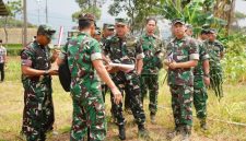 Pangdam IV/Diponegoro Mayjen TNI Achiruddin, S.E., M.Han., meninjau langsung kondisi personel dan lingkungan Yonif TP 455/Satria Pandanaran di Marshalling Area (MA) Kolat Rindam IV/Diponegoro, Bantir, Desa Losari, Kecamatan Sumowono, Kabupaten Semarang, Rabu (19/8/2026),( Dok - Foto )