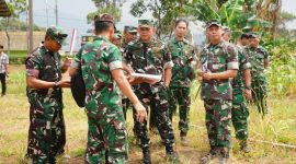 Pangdam IV/Diponegoro Mayjen TNI Achiruddin, S.E., M.Han., meninjau langsung kondisi personel dan lingkungan Yonif TP 455/Satria Pandanaran di Marshalling Area (MA) Kolat Rindam IV/Diponegoro, Bantir, Desa Losari, Kecamatan Sumowono, Kabupaten Semarang, Rabu (19/8/2026),( Dok - Foto )