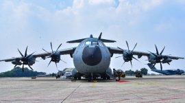 TNI Angkatan Udara melalui Lanud Halim Perdanakusuma terus mendukung percepatan pendistribusian bantuan sosial (bansos) bagi masyarakat terdampak bencana di wilayah Nusa Tenggara Timur (NTT), ( Dok - Foto)