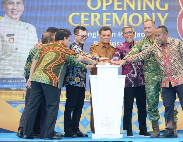 Pangdam IV/Diponegoro Mayjen TNI Achiruddin, S.E., M.Han., menghadiri perayaan Hari Jadi ke-81 Provinsi Jawa Tengah yang dipusatkan di Kompleks Kantor Gubernur dan DPRD Provinsi Jawa Tengah, Jalan Pahlawan Nomor 7–9, Semarang, Kamis (20/8/2026),( Dok - Foto )