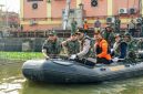 Pangdam IV/Diponegoro, Mayjen TNI Achiruddin, S.E., M.Han., turun langsung berbaur bersama para prajurit, personel Polri, pemerintah daerah, dan masyarakat dalam kegiatan Karya Bakti di kawasan Rumah Pompa Kali Banger, Kelurahan Kemijen, Kecamatan Semarang Timur, Jumat (21/8/2026), ( Dok - Foto )
