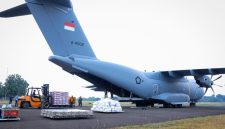 Memasuki hari ketujuh pascagempa yang melanda sejumlah wilayah di Nusa Tenggara Timur (NTT), TNI Angkatan Udara (TNI AU) melalui Lanud Halim Perdanakusuma terus bersinergi dengan Badan Nasional Penanggulangan Bencana (BNPB) dalam mendukung penanganan bencana dan percepatan distribusi bantuan kemanusiaan kepada masyarakat terdampak.Jumat (21/8/2026),( Dok - Foto )