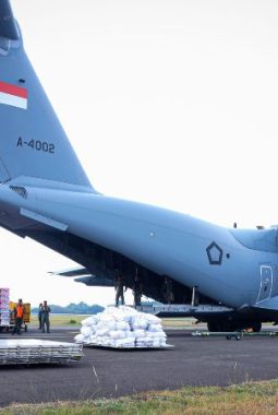Hari ke-7 Pascagempa NTT, Lanud Halim Perdankusuma Terus Bersinergi dengan BNPB Salurkan Bantuan ke Wilayah Bencana