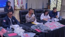 Kombes Pol Hendra Rochmawan S I.K., M.H bersama Wadirrres Siber, Kasubdit dan OJK dalam Konpers,( Dok - Foto )