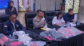 Kombes Pol Hendra Rochmawan S I.K., M.H bersama Wadirrres Siber, Kasubdit dan OJK dalam Konpers,( Dok - Foto )