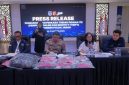 Kabid Humas Polda Jabar Kombes Pol Hendra Rochmawan S.I.K., M.H mengungkapkan, para pelaku berpura-pura menjual kendaraan di Facebook dengan harga di bawah pasar. Saat calon pembeli tertarik, komunikasi dialihkan ke WhatsApp dan pelaku mulai mengirimkan Kartu Tanda Anggota (KTA) TNI palsu,( Dok - Foto )