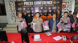 Polres Garut mengungkap dugaan tindak pidana perikanan berupa penyalahgunaan pendistribusian Benih Bening Lobster (BBL) secara ilegal di wilayah Kabupaten Garut. Sabtu (22/08/26), ( Dok - Foto )