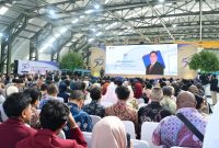 Kolonel Laut (P) Erfan Indra Darmawan, S.E., M.Tr.Hanla., M.M., mewakili Kepala Staf Angkatan Laut (Kasal) Laksamana TNI Dr. Muhammad Ali, S.E., M.M., M.Tr.Opsla., menghadiri Undangan Simposium Nasional HUT PT. DI ke-50 yang dipimpin oleh Direktur Utama PT. DI Marsda TNI (Purn.) Gita Amperiawan, bertempat di Hanggar Final Assembly Line N219 PT. Dirgatara Indonesia Jl. Padjajaran No. 154 Lanud Husein Sastranegara Kec. Cicendo Kota Bandung,( Dok - Foto )