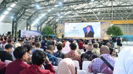 Kolonel Laut (P) Erfan Indra Darmawan, S.E., M.Tr.Hanla., M.M., mewakili Kepala Staf Angkatan Laut (Kasal) Laksamana TNI Dr. Muhammad Ali, S.E., M.M., M.Tr.Opsla., menghadiri Undangan Simposium Nasional HUT PT. DI ke-50 yang dipimpin oleh Direktur Utama PT. DI Marsda TNI (Purn.) Gita Amperiawan, bertempat di Hanggar Final Assembly Line N219 PT. Dirgatara Indonesia Jl. Padjajaran No. 154 Lanud Husein Sastranegara Kec. Cicendo Kota Bandung,( Dok - Foto )
