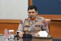 Kabid Humas Polda Jabar Kombes Pol. Hendra Rochmawan, S.I.K., M.H. mengimbau masyarakat agar tidak mudah terprovokasi oleh informasi maupun ajakan mobilisasi yang beredar di media sosial, terutama yang belum jelas sumber dan kebenarannya,( Dok - Foto )