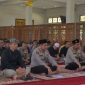 Suasana khidmat dan penuh kehangatan menyelimuti Masjid Al-Aman Polda Jawa Barat, Kamis (27/8/2026),( Dok - Foto )