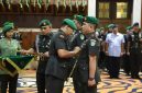 Kodim 0618/Kota Bandung melaksanakan kegiatan tradisi dan serah terima jabatan (Sertijab) Komandan Kodim 0618/Kota Bandung dari Kolonel Inf Robil Syaifullah, S.I.P. kepada Letkol Inf Albert Frantesca, M.Han, Kegiatan tersebut dipimpin oleh Pangdam III/Siliwangi Mayjen TNI Kosasih, S.E., M.M., bertempat di Ruang Soedirman Makodam III/Siliwangi, Jalan Aceh No. 69, Kota Bandung, Kamis (27/8/2026),( Dok - Foto )