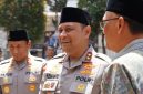 Kapolda Jawa Barat Irjen Pol Dr. Pipit Rismanto, S.I.K., M.H., kembali menunjukkan komitmennya memperkuat kedekatan antara Polri dan masyarakat. Melalui agenda Jum’at Keliling, Kapolda Jabar hadir langsung di tengah masyarakat untuk mempererat silaturahmi sekaligus membangun komunikasi yang lebih erat dengan ulama, tokoh agama dan warga,Jum'at (28/08/2026),( Dok - Foto )