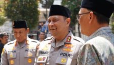 Kapolda Jawa Barat Irjen Pol Dr. Pipit Rismanto, S.I.K., M.H., kembali menunjukkan komitmennya memperkuat kedekatan antara Polri dan masyarakat. Melalui agenda Jum’at Keliling, Kapolda Jabar hadir langsung di tengah masyarakat untuk mempererat silaturahmi sekaligus membangun komunikasi yang lebih erat dengan ulama, tokoh agama dan warga,Jum'at (28/08/2026),( Dok - Foto )