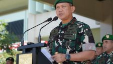 Pangdam IV/Diponegoro Mayjen TNI Achiruddin, S.E., M.Han., memimpin langsung pemberangkatan bantuan kemanusiaan Kodam IV/Diponegoro bagi masyarakat terdampak gempa bumi di wilayah Nusa Tenggara Timur (NTT), dari Serambi Kehormatan Makodam IV/Diponegoro, Senin (31/8/2026), ( Dok - Foto )