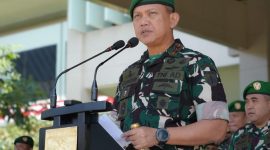 Pangdam IV/Diponegoro Mayjen TNI Achiruddin, S.E., M.Han., memimpin langsung pemberangkatan bantuan kemanusiaan Kodam IV/Diponegoro bagi masyarakat terdampak gempa bumi di wilayah Nusa Tenggara Timur (NTT), dari Serambi Kehormatan Makodam IV/Diponegoro, Senin (31/8/2026), ( Dok - Foto )