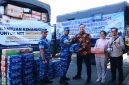Lanud Husein Sastranegara menyalurkan bantuan kemanusiaan untuk meringankan beban masyarakat yang membutuhkan. Bantuan yang disalurkan berupa 14.400 botol air mineral serta sekitar 1,5 ton bantuan lainnya, yang terdiri atas makanan dan pakaian bekas layak pakai. Bantuan tersebut selanjutnya akan didistribusikan kepada masyarakat terdampak bencana di wilayah NTT, melalui Lanud Halim Perdanakusuma Jakarta, Kamis (3/9/2026),( Dok - Foto )