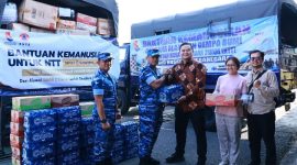 Lanud Husein Sastranegara menyalurkan bantuan kemanusiaan untuk meringankan beban masyarakat yang membutuhkan. Bantuan yang disalurkan berupa 14.400 botol air mineral serta sekitar 1,5 ton bantuan lainnya, yang terdiri atas makanan dan pakaian bekas layak pakai. Bantuan tersebut selanjutnya akan didistribusikan kepada masyarakat terdampak bencana di wilayah NTT, melalui Lanud Halim Perdanakusuma Jakarta, Kamis (3/9/2026),( Dok - Foto )