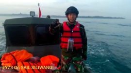 Sebuah perjalanan tidak selalu diukur dari seberapa jauh jarak yang ditempuh, tetapi dari seberapa banyak pelajaran yang diperoleh sepanjang perjalanan tersebut. Bagi Kapten Czi Mudaim, S.Pd.I., C.Ht., M.E., pengalaman mengarungi laut dalam rangka Sail Siliwangi tahun 2022 menjadi salah satu perjalanan yang hingga kini masih membekas dalam ingatannya,( Dok - Foto )
