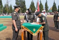 Pangdam III/Siliwangi Mayjen TNI Kosasih, S.E., M.M., bertindak sebagai Inspektur Upacara pada Upacara Penutupan Pendidikan, Pelantikan dan Penyumpahan Prajurit Pendidikan Pertama Tamtama (Dikmata) Infanteri TNI AD Gelombang II Tahun Anggaran 2026, yang dilaksanakan di Lapangan Sapta Marga Dodik Secata Rindam III/Siliwangi, Kampung Cikole, Desa Margamukti, Kecamatan Pangalengan, Kabupaten Bandung, Rabu (9/9/2026),( Dok - Foto )